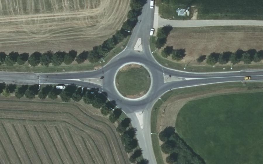 Vue aérienne du Rond-point anonyme n°141394879