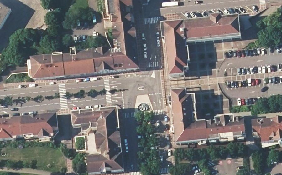 Vue aérienne du Rond-point anonyme n°141464978