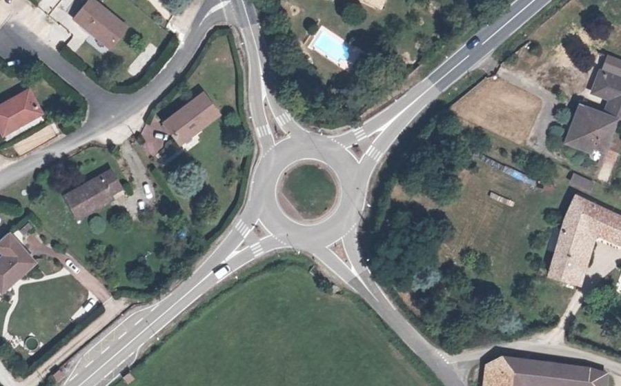 Vue aérienne du Rond-point anonyme n°141470390