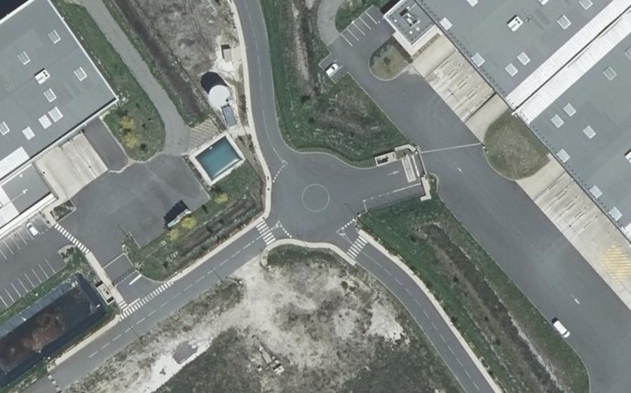 Vue aérienne du Rond-point anonyme n°1414883645