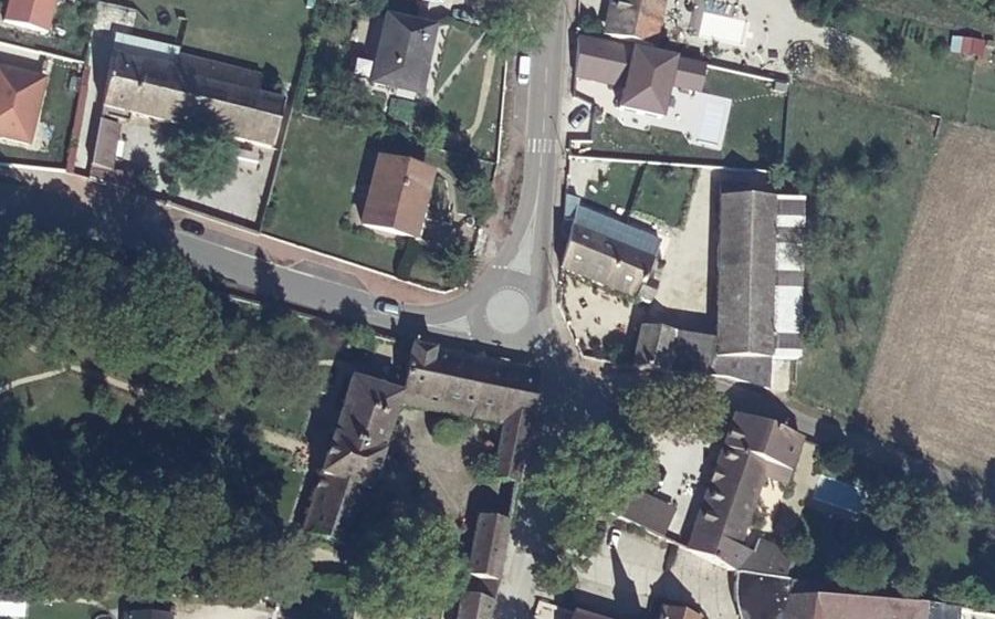 Vue aérienne du Rond-point anonyme n°141493590