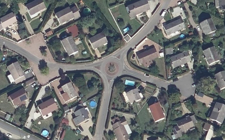 Vue aérienne du Rond-point anonyme n°141493603
