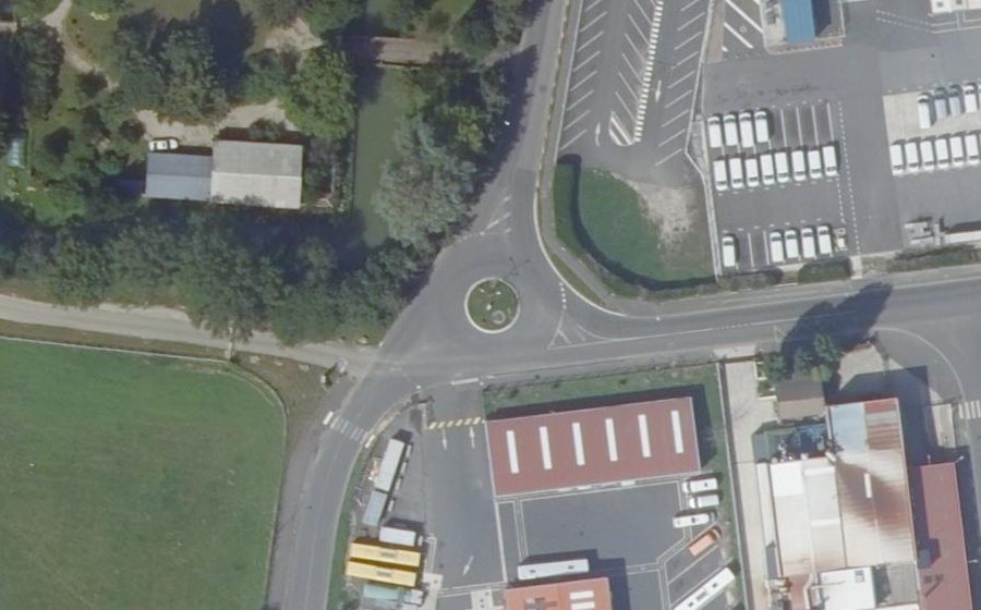 Vue aérienne du Rond-point anonyme n°1415098376