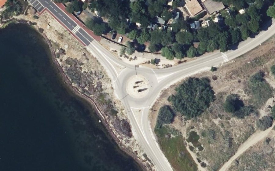 Vue aérienne du Rond-point anonyme n°141520506