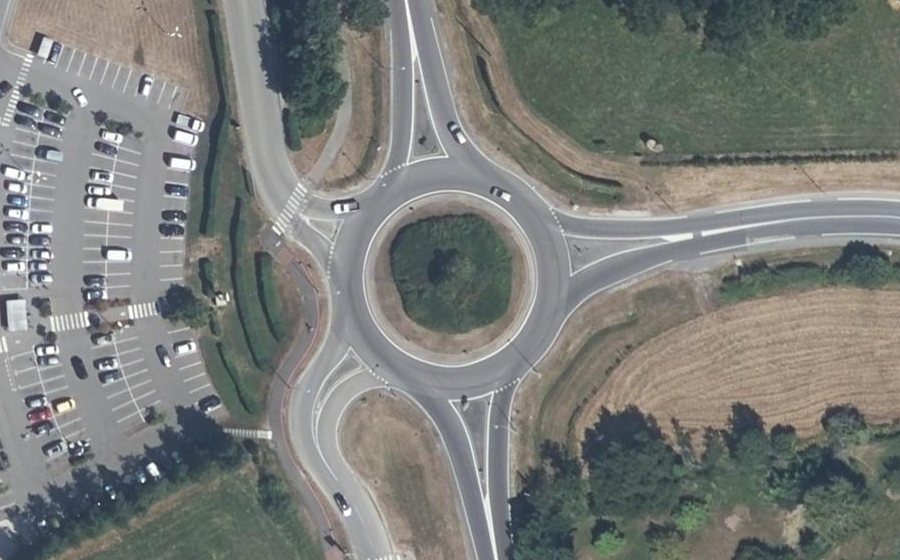 Vue aérienne du Rond-point anonyme n°141533210