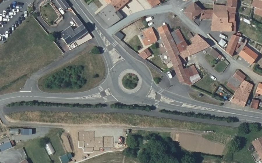 Vue aérienne du Rond-point anonyme n°141533680