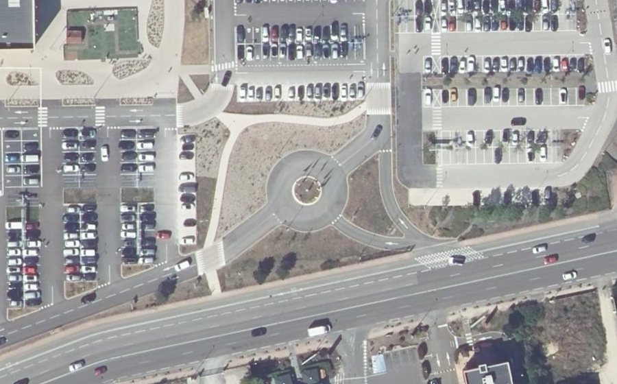Vue aérienne du Rond-point anonyme n°1415438274