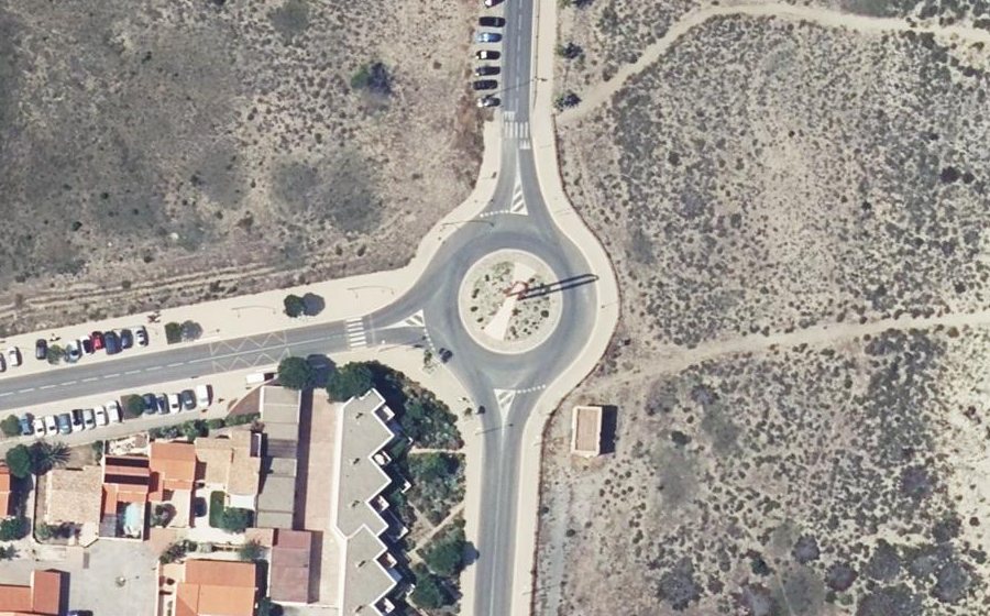 Vue aérienne du Rond-point anonyme n°141545643