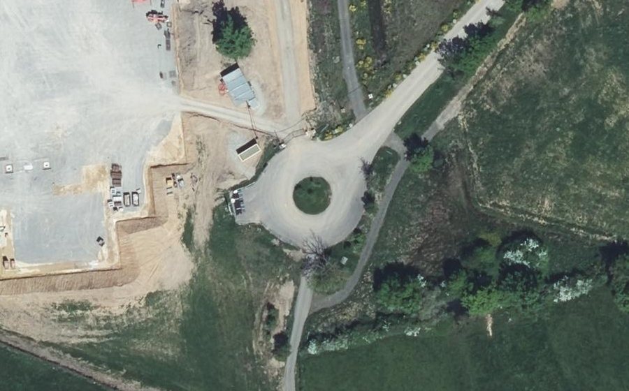 Vue aérienne du Rond-point anonyme n°1415686448
