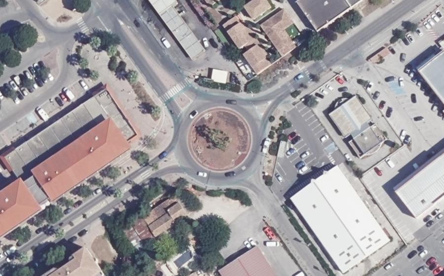Vue aérienne du Rond-point anonyme n°141570223