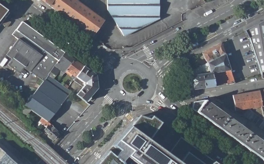Vue aérienne du Rond-point anonyme n°141600526