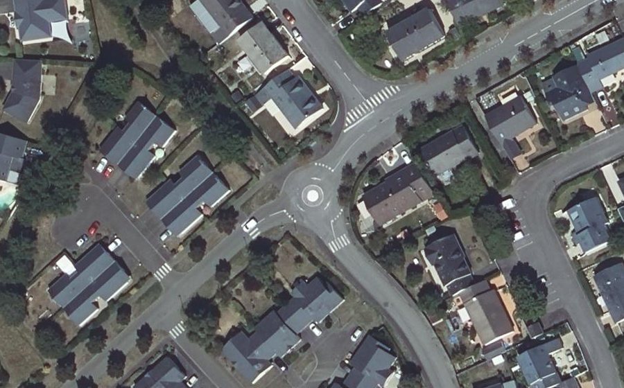 Vue aérienne du Rond-point anonyme n°141610684
