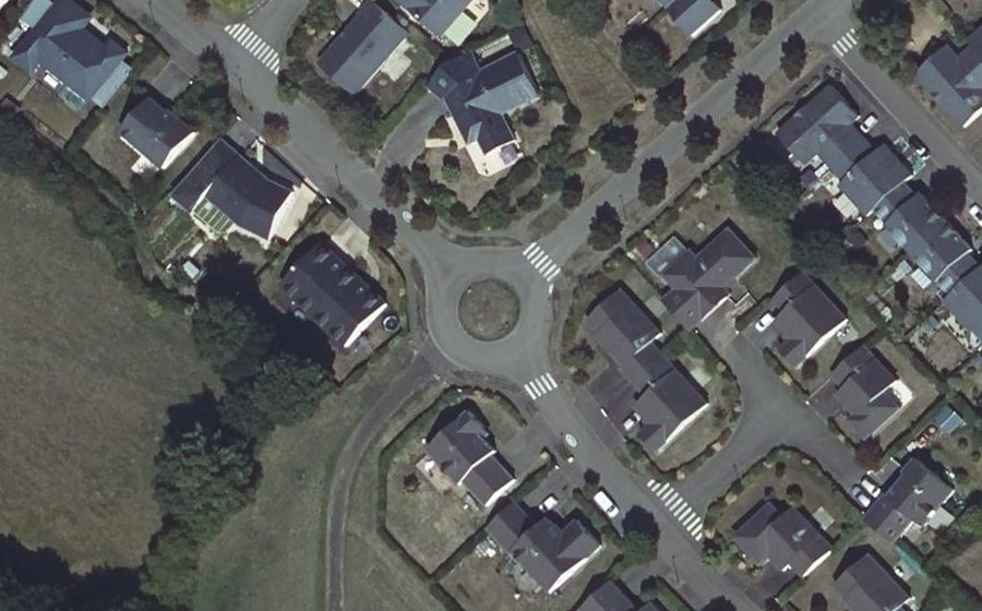 Vue aérienne du Rond-point anonyme n°141610688