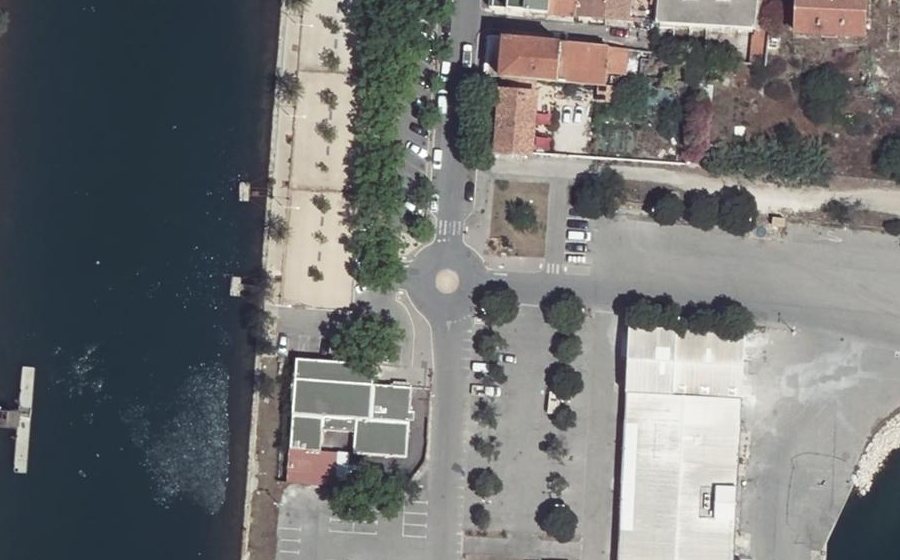 Vue aérienne du Rond-point anonyme n°141611952
