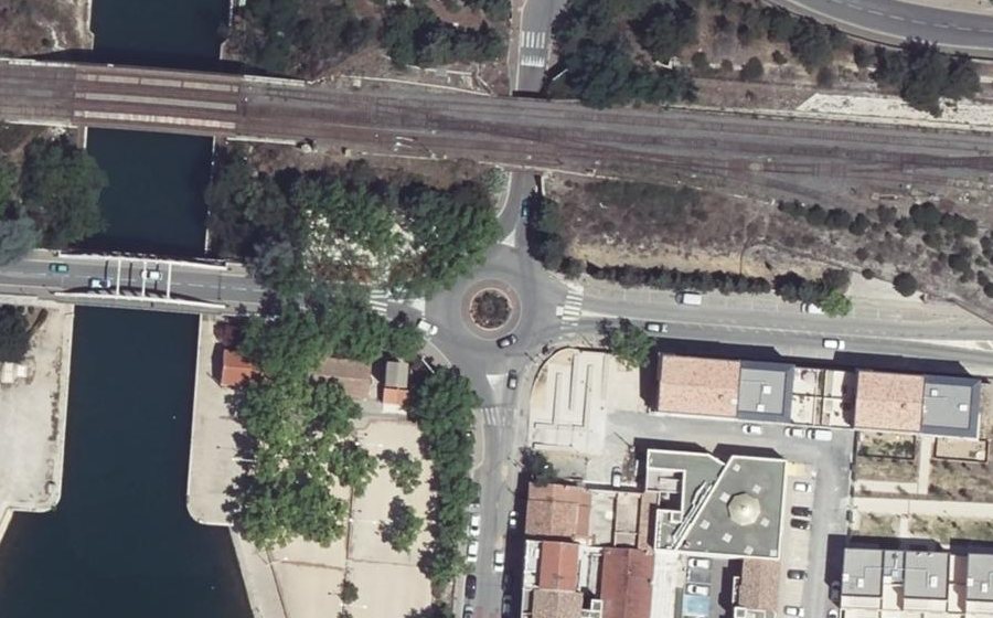 Vue aérienne du Rond-point anonyme n°141611958