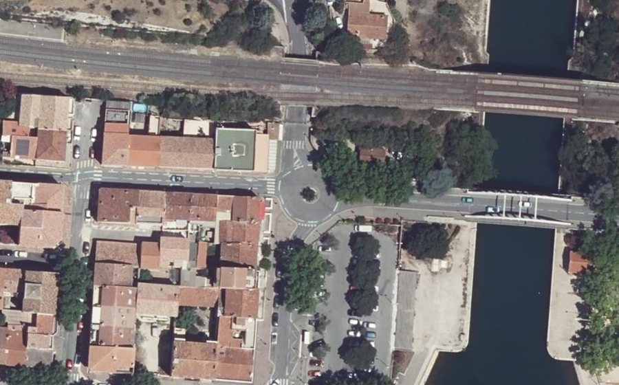 Vue aérienne du Rond-point anonyme n°141611960