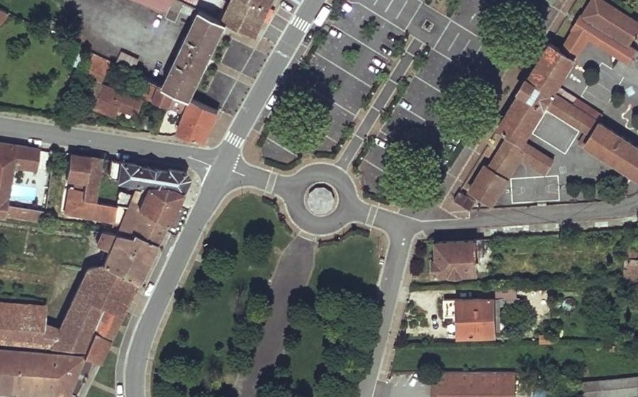 Vue aérienne du Rond-point anonyme n°141612069
