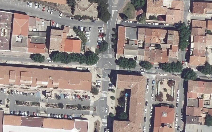 Vue aérienne du Rond-point anonyme n°141621616