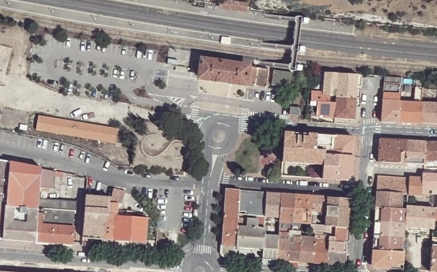 Vue aérienne du Rond-point anonyme n°141621631