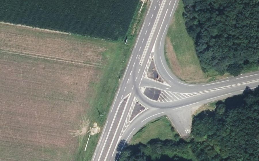 Vue aérienne du Rond-point anonyme n°1416506629