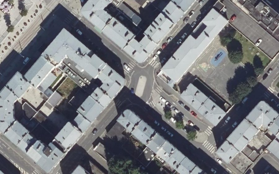 Vue aérienne du Rond-point anonyme n°141665321