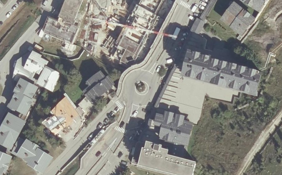 Vue aérienne du Rond-point anonyme n°141698009