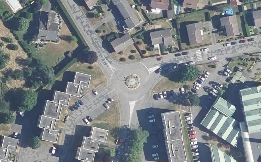 Vue aérienne du Rond-point anonyme n°141702555