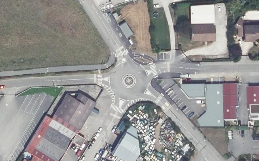 Vue aérienne du Rond-point anonyme n°1417219687