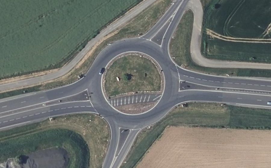 Vue aérienne du Rond-point anonyme n°141730753
