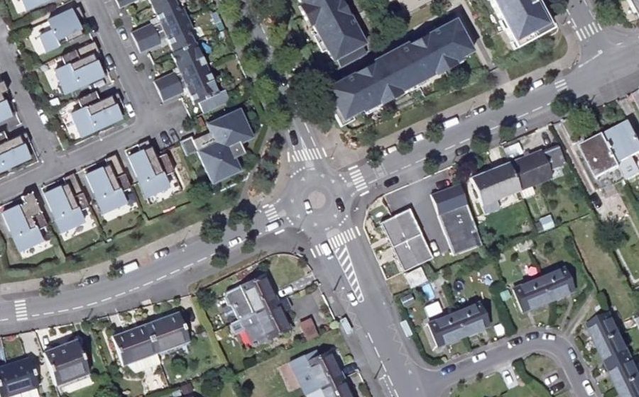 Vue aérienne du Rond-point anonyme n°1417418132