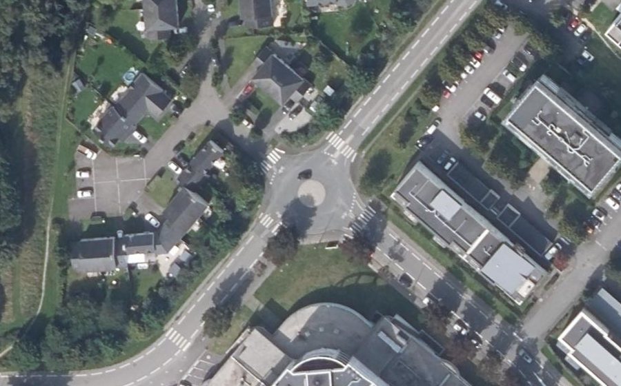 Vue aérienne du Rond-point anonyme n°1417421613