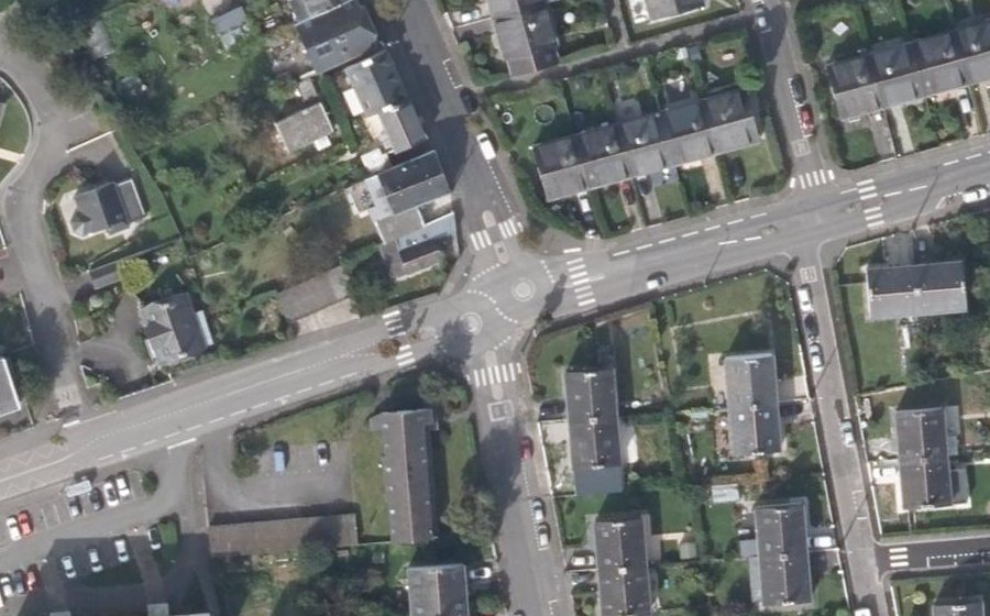 Vue aérienne du Rond-point anonyme n°1417426229