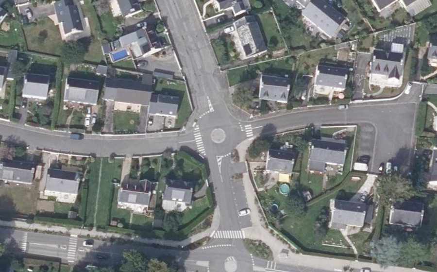 Vue aérienne du Rond-point anonyme n°1417431633