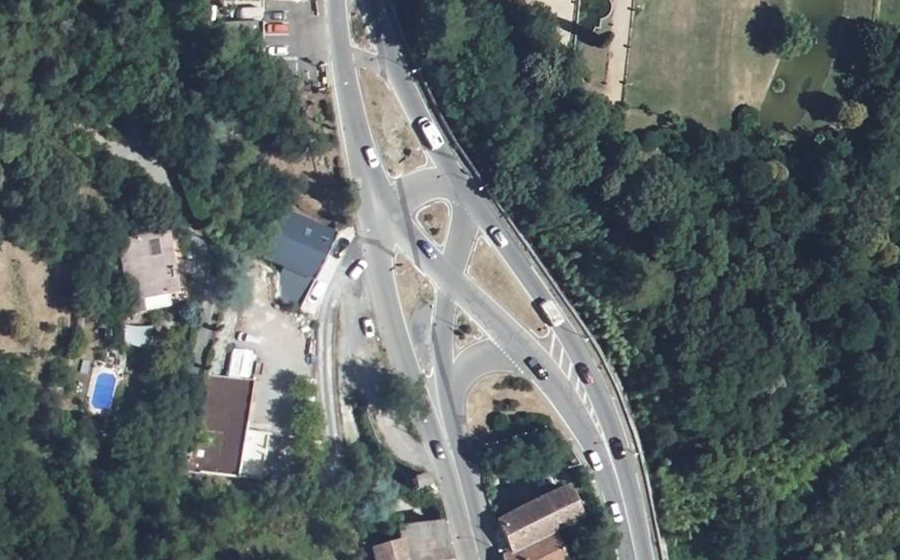 Vue aérienne du Rond-point anonyme n°1417677878