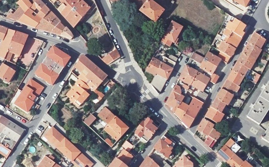 Vue aérienne du Rond-point anonyme n°141792899