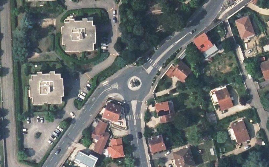 Vue aérienne du Rond-point anonyme n°141813127
