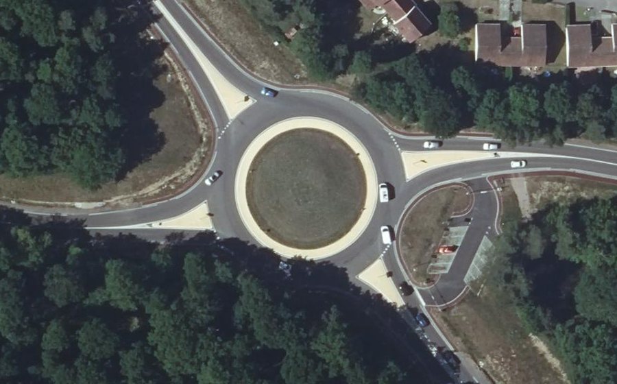 Vue aérienne du Rond-point anonyme n°1418263119