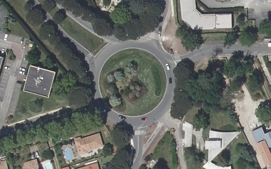 Vue aérienne du Rond-point anonyme n°1418352401