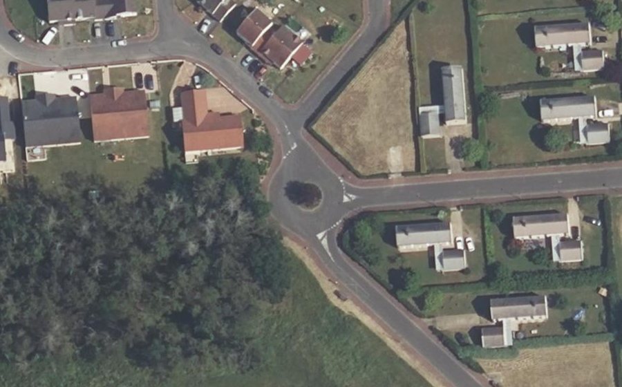 Vue aérienne du Rond-point anonyme n°141845967
