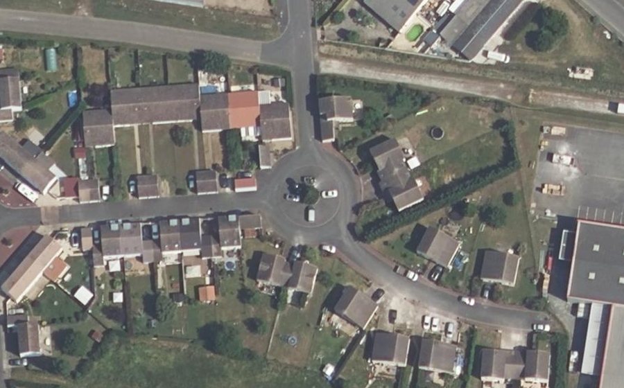 Vue aérienne du Rond-point anonyme n°141845980
