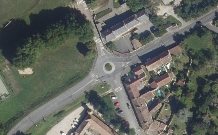 Vue aérienne du Rond-point anonyme n°141860207