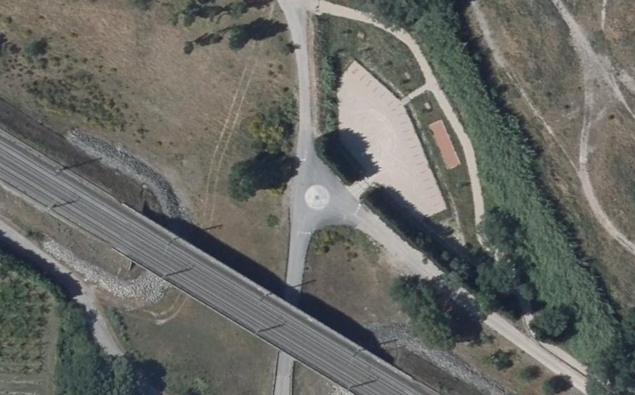 Vue aérienne du Rond-point anonyme n°1418913510