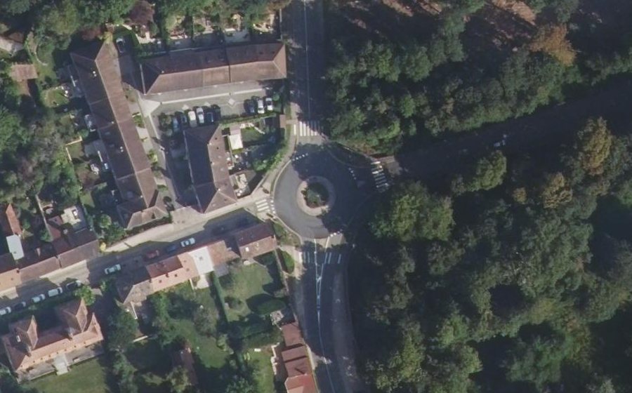 Vue aérienne du Rond-point anonyme n°1419178673