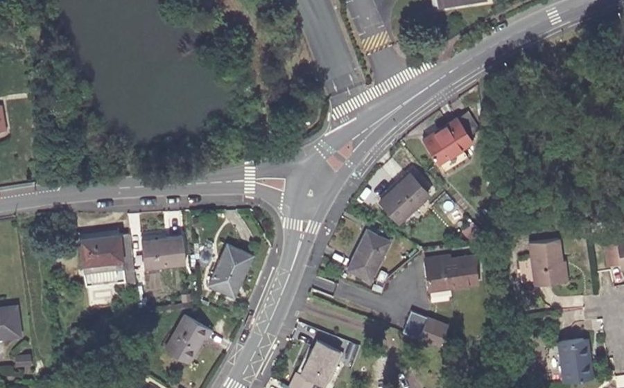 Vue aérienne du Rond-point anonyme n°142035739