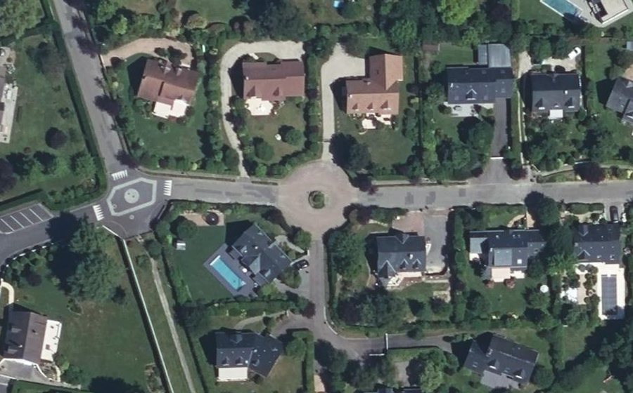 Vue aérienne du Rond-point anonyme n°1420373442