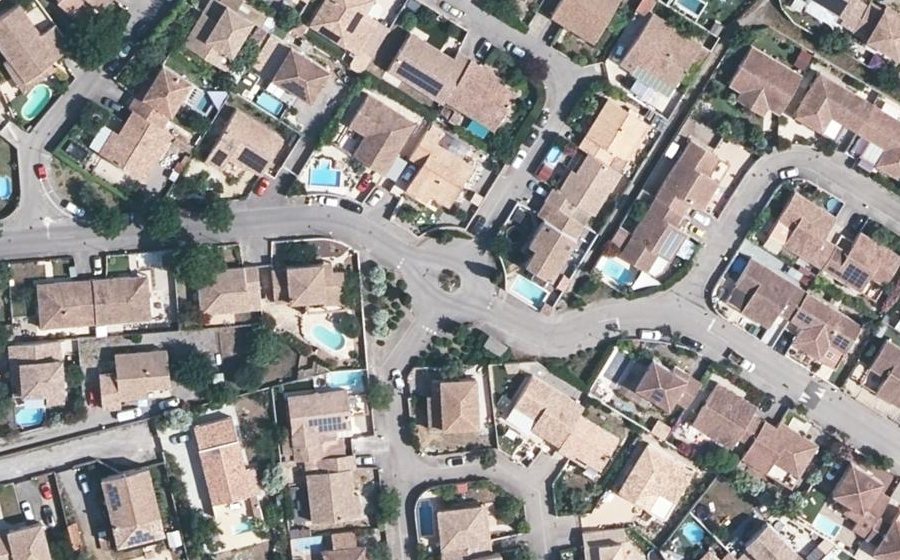 Vue aérienne du Rond-point anonyme n°142037988