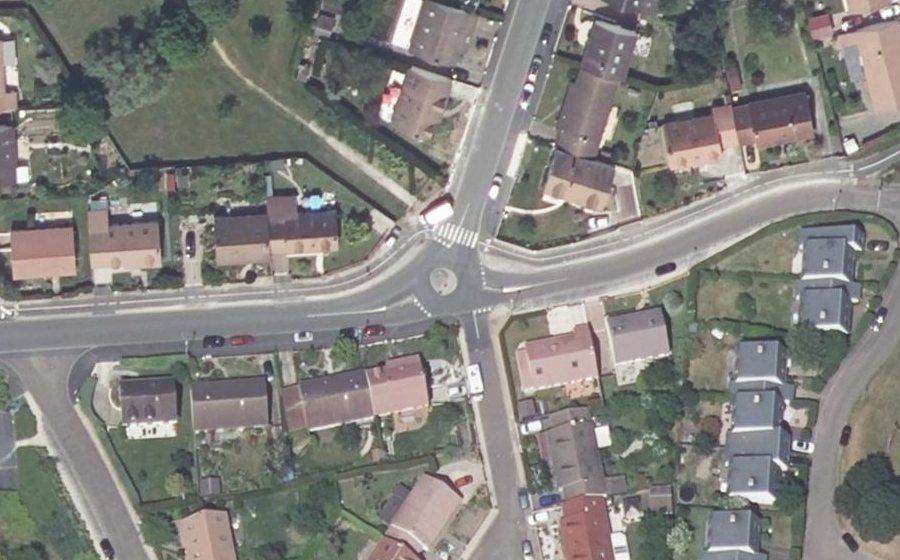 Vue aérienne du Rond-point anonyme n°142040727