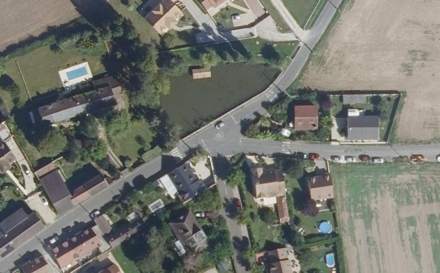 Vue aérienne du Rond-point anonyme n°142045042