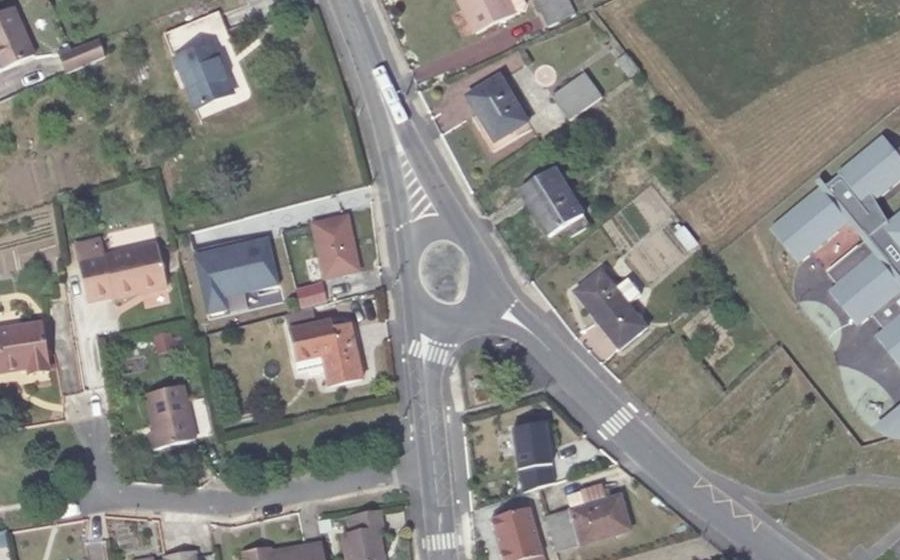 Vue aérienne du Rond-point anonyme n°142047390