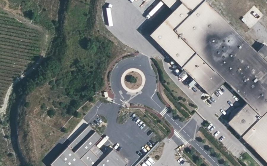 Vue aérienne du Rond-point anonyme n°142052702